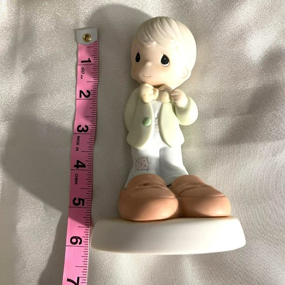 NIB Precious Moments 'Whos gonna fill your shoes' boy figurine - Picture 10 of 11